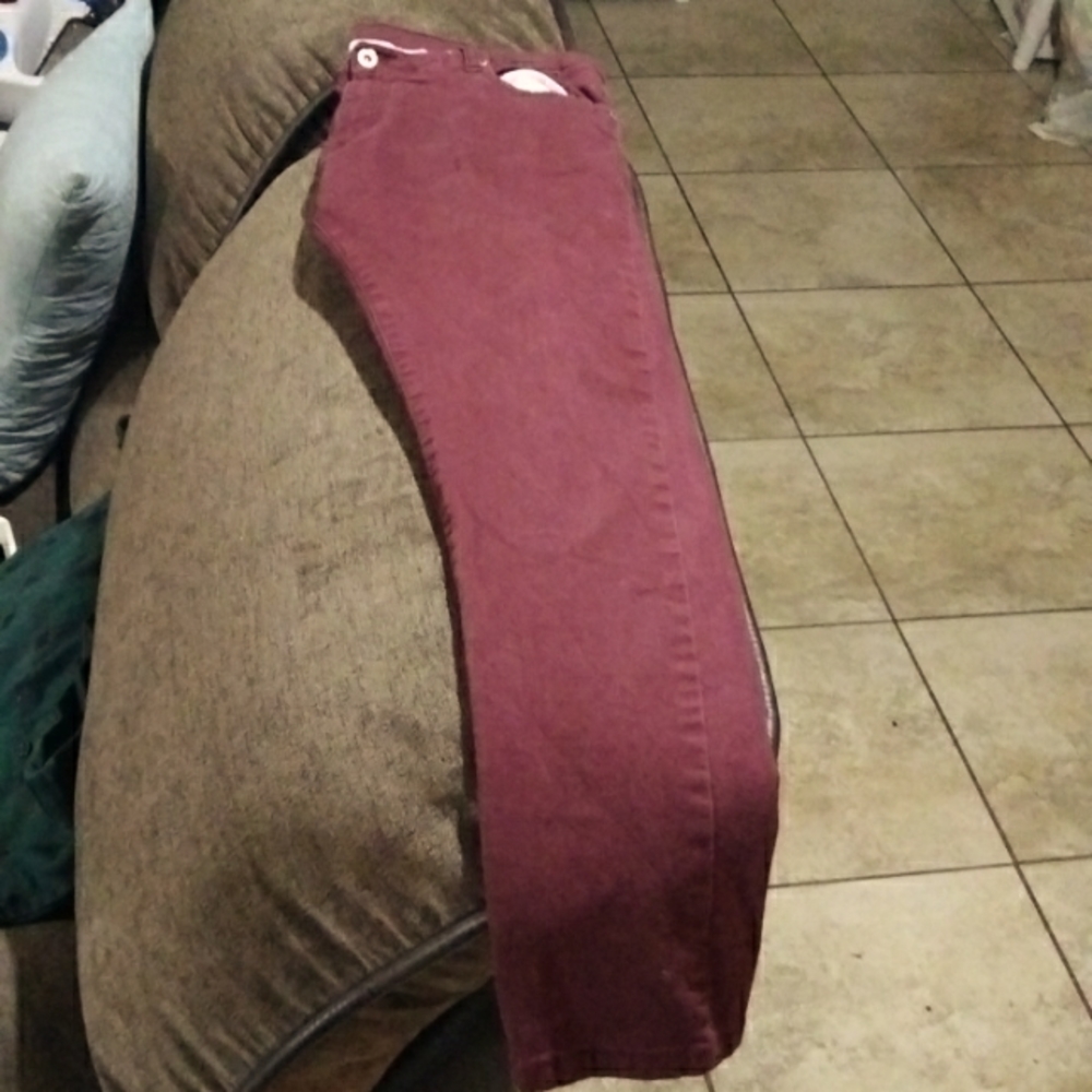 Maroon men's skinny jeans